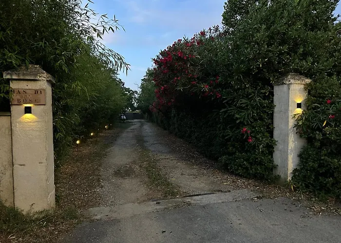 Le Mas Du Bosc Апартаменты