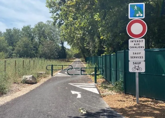 Le Mas Du Bosc Апартаменты Могио